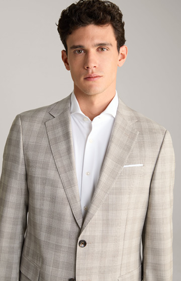 Herby-Blayr Suit in a Beige Check