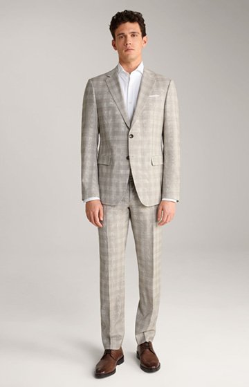 Herby-Blayr Suit in a Beige Check