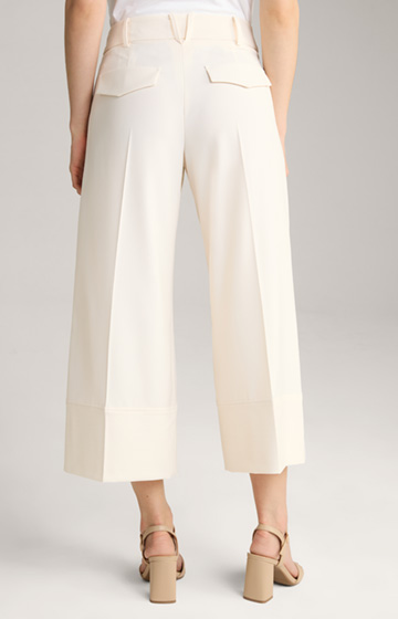 Spodnie typu culottes w kolorze złamanej bieli z drobnymi prążkami