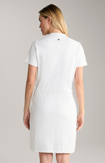 Sukienka w białym kolorze