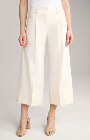 Spodnie typu culottes w kolorze złamanej bieli z drobnymi prążkami